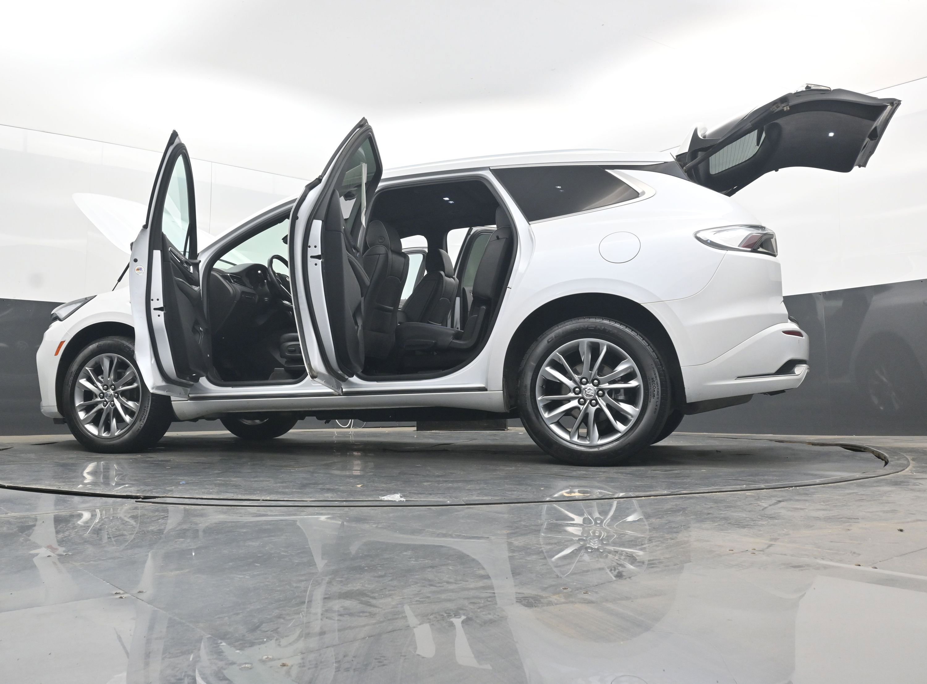 Used 2024 Buick Enclave Avenir FWD image 31