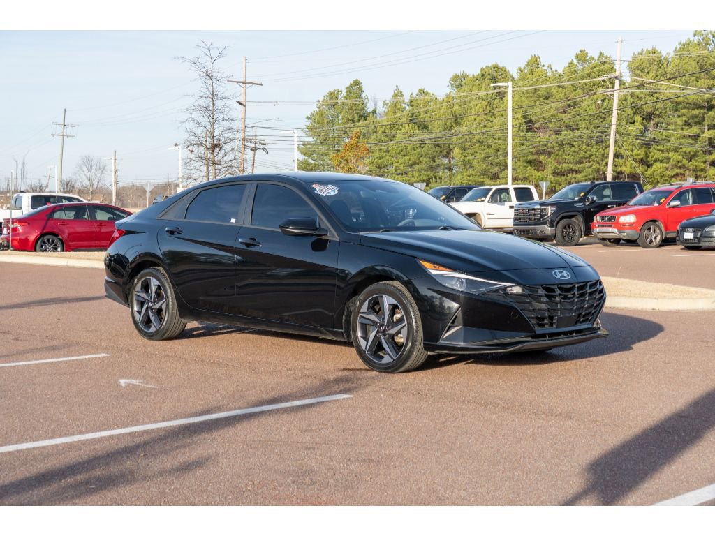 Used 2023 Hyundai Elantra SEL w/ Convenience Package image 3