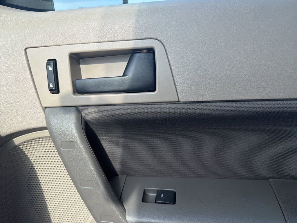 Used 2008 Ford Focus SE image 40