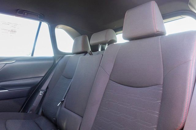 Used 2022 Toyota RAV4 SE image 27