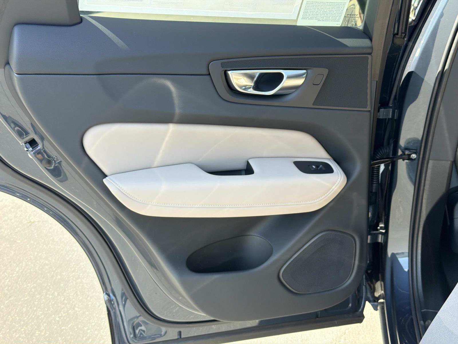 New 2027 Volvo XC60 B5 Core AWD/4WD image 16