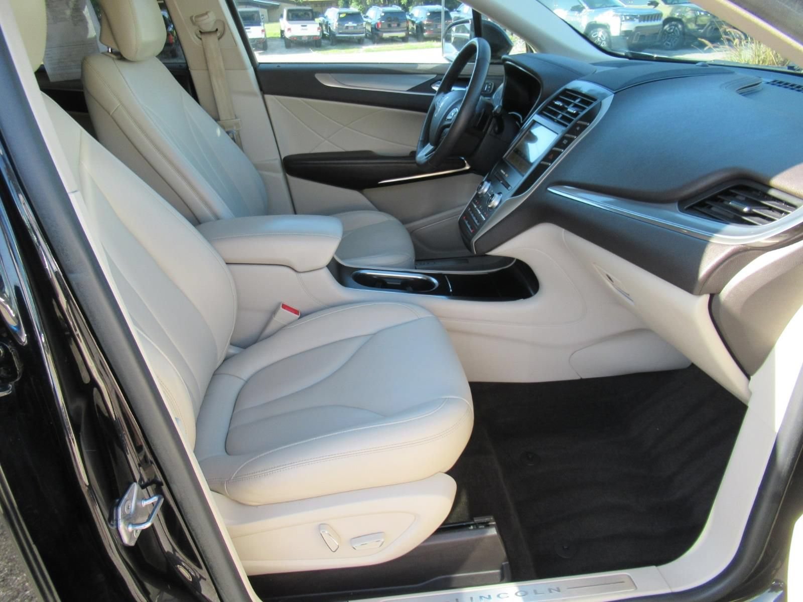 Used 2019 Lincoln MKC Premiere FWD image 10