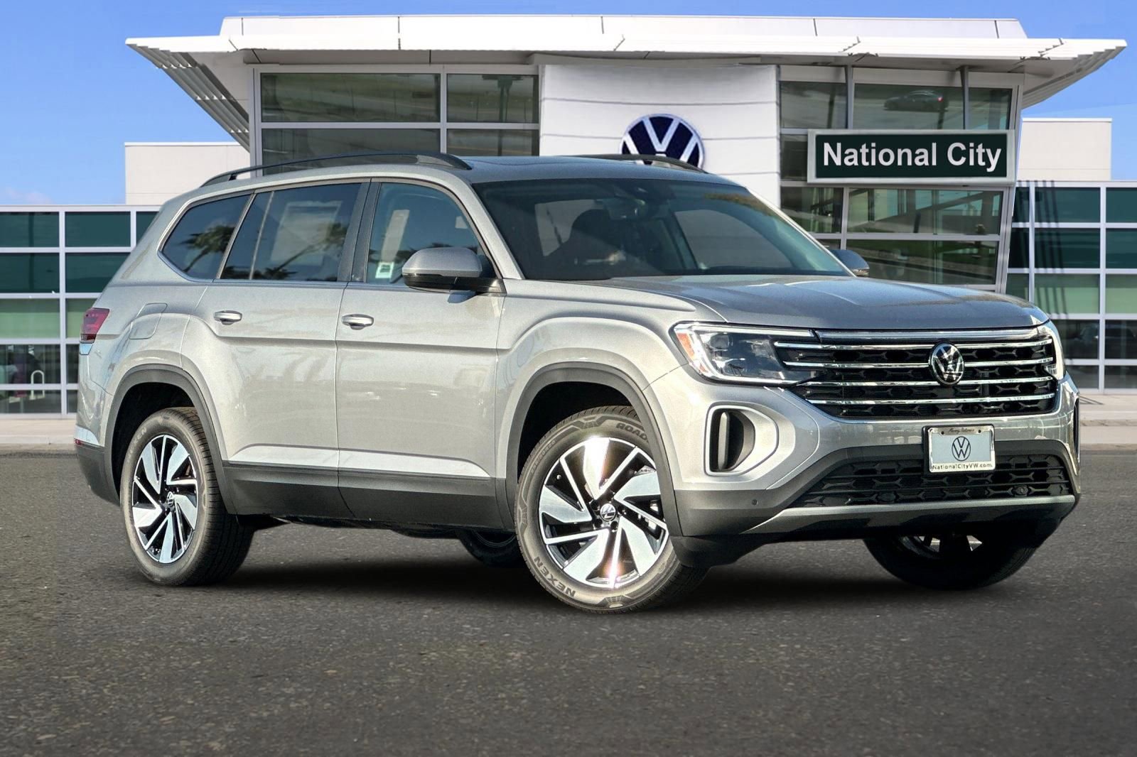 New 2026 Volkswagen Atlas SE FWD image 2