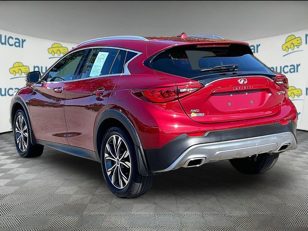 Used 2017 INFINITI QX30 Premium AWD/4WD image 4
