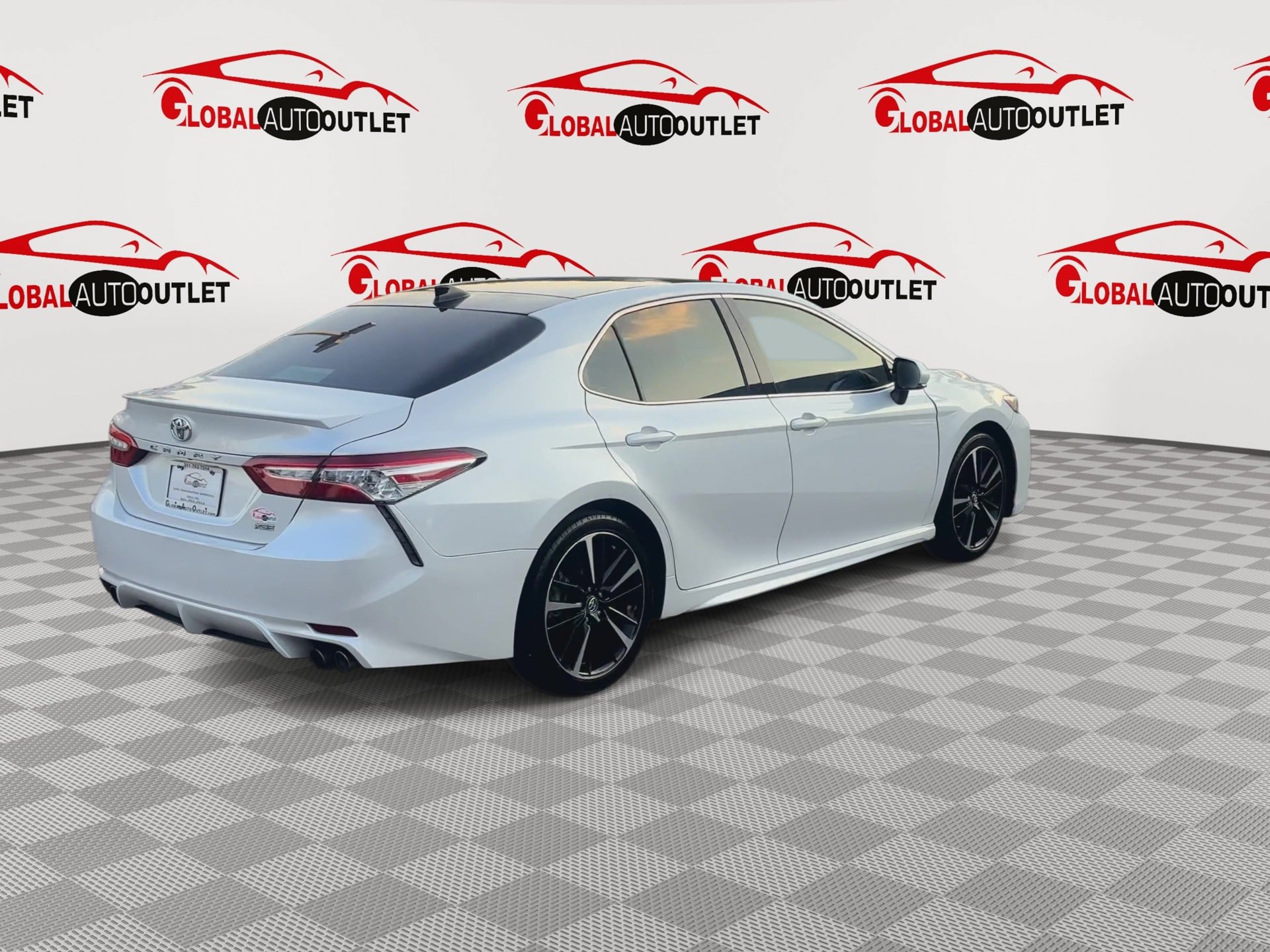 Used 2020 Toyota Camry XSE FWD image 8