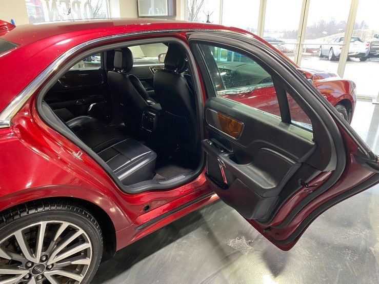 Used 2018 Lincoln Continental Premiere FWD image 16