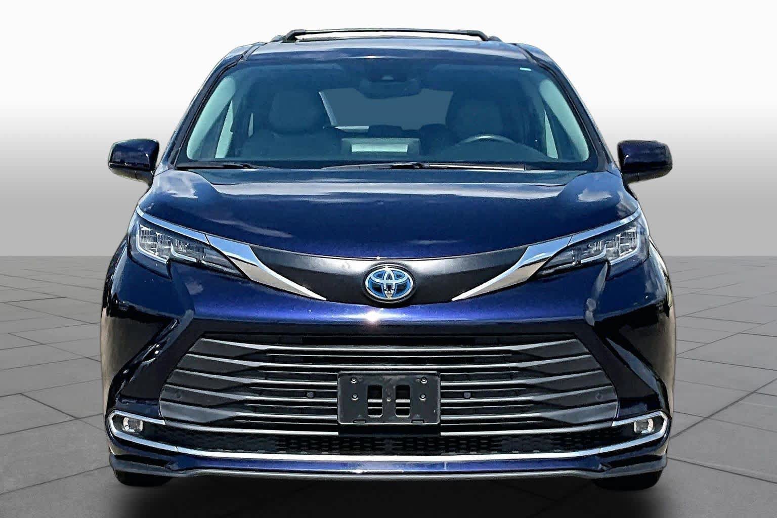Used 2021 Toyota Sienna XLE FWD image 4