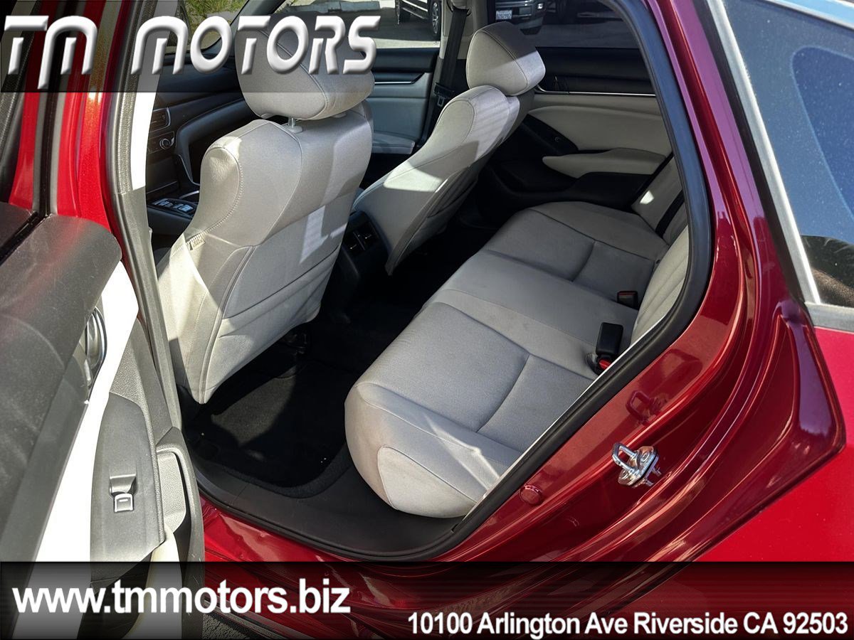 Used 2018 Honda Accord EX image 17