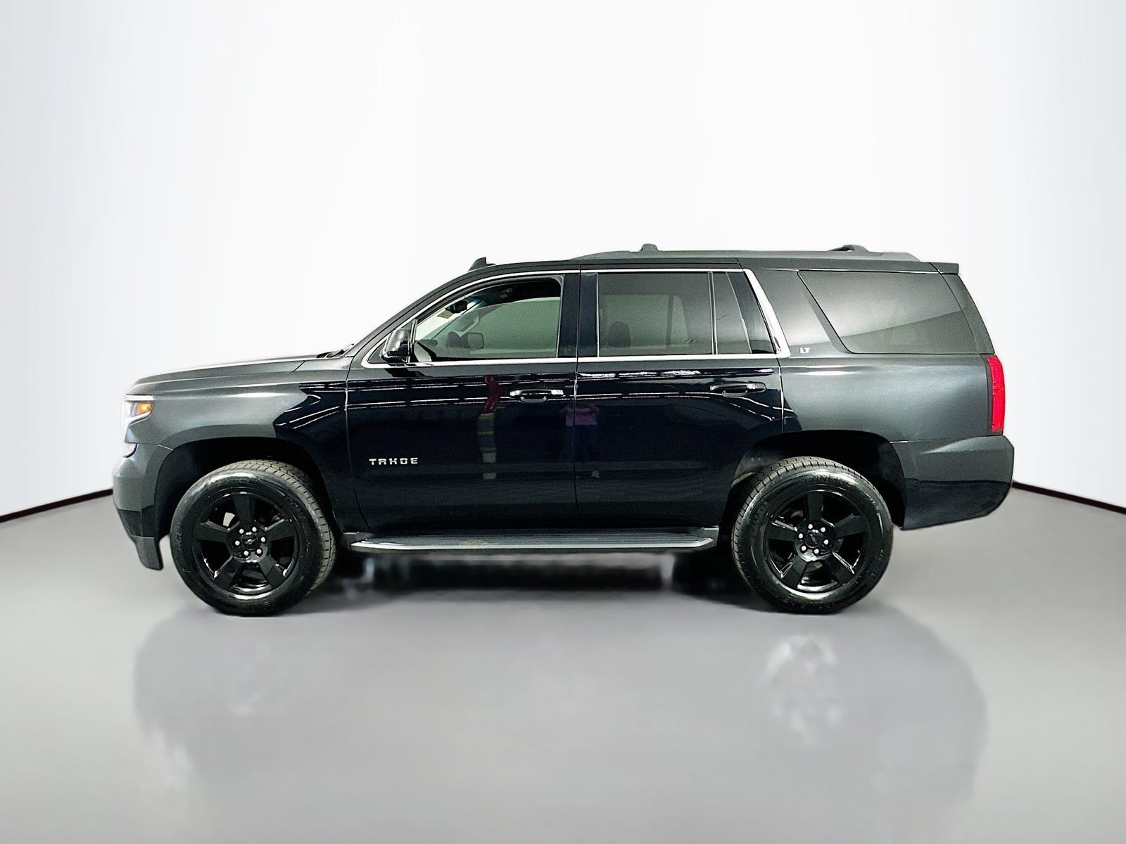Used 2018 Chevrolet Tahoe LT w/ LT Midnight Edition AWD/4WD image 5