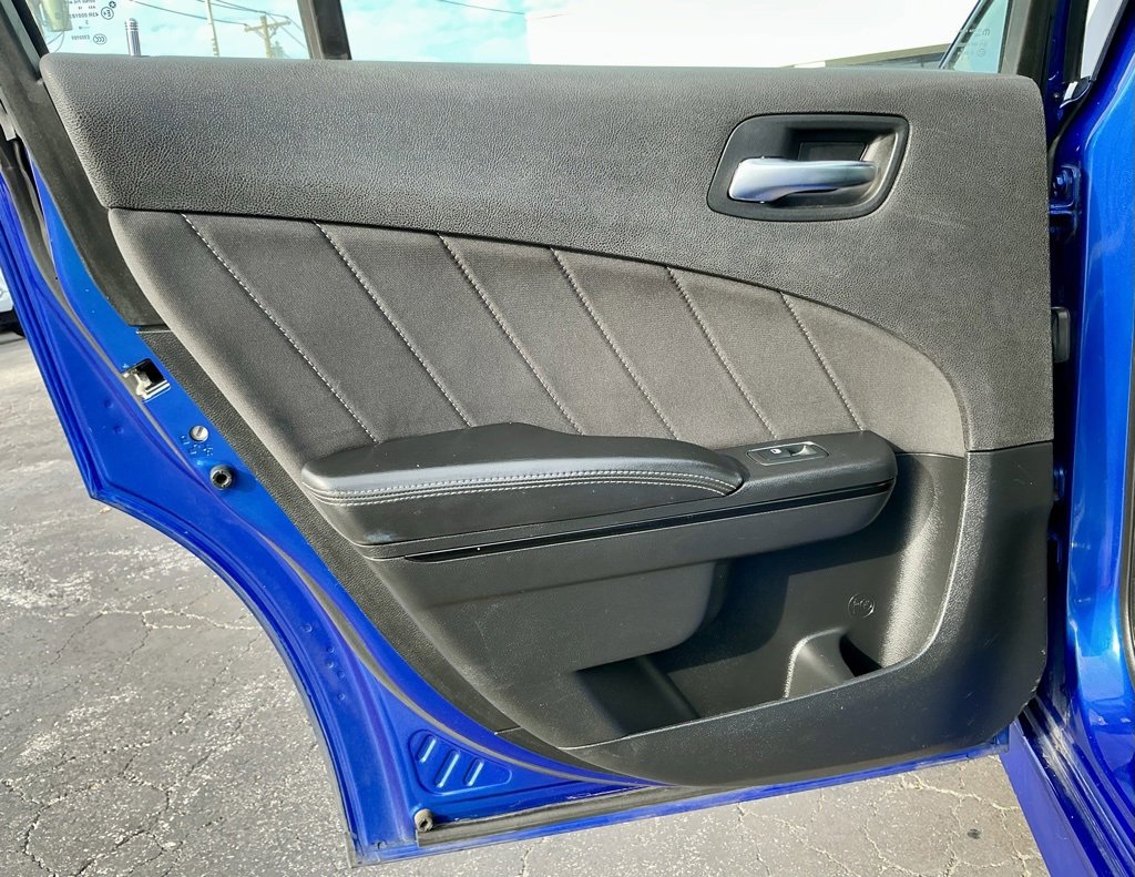 Used 2018 Dodge Charger SXT Plus w/ Blacktop Package image 30