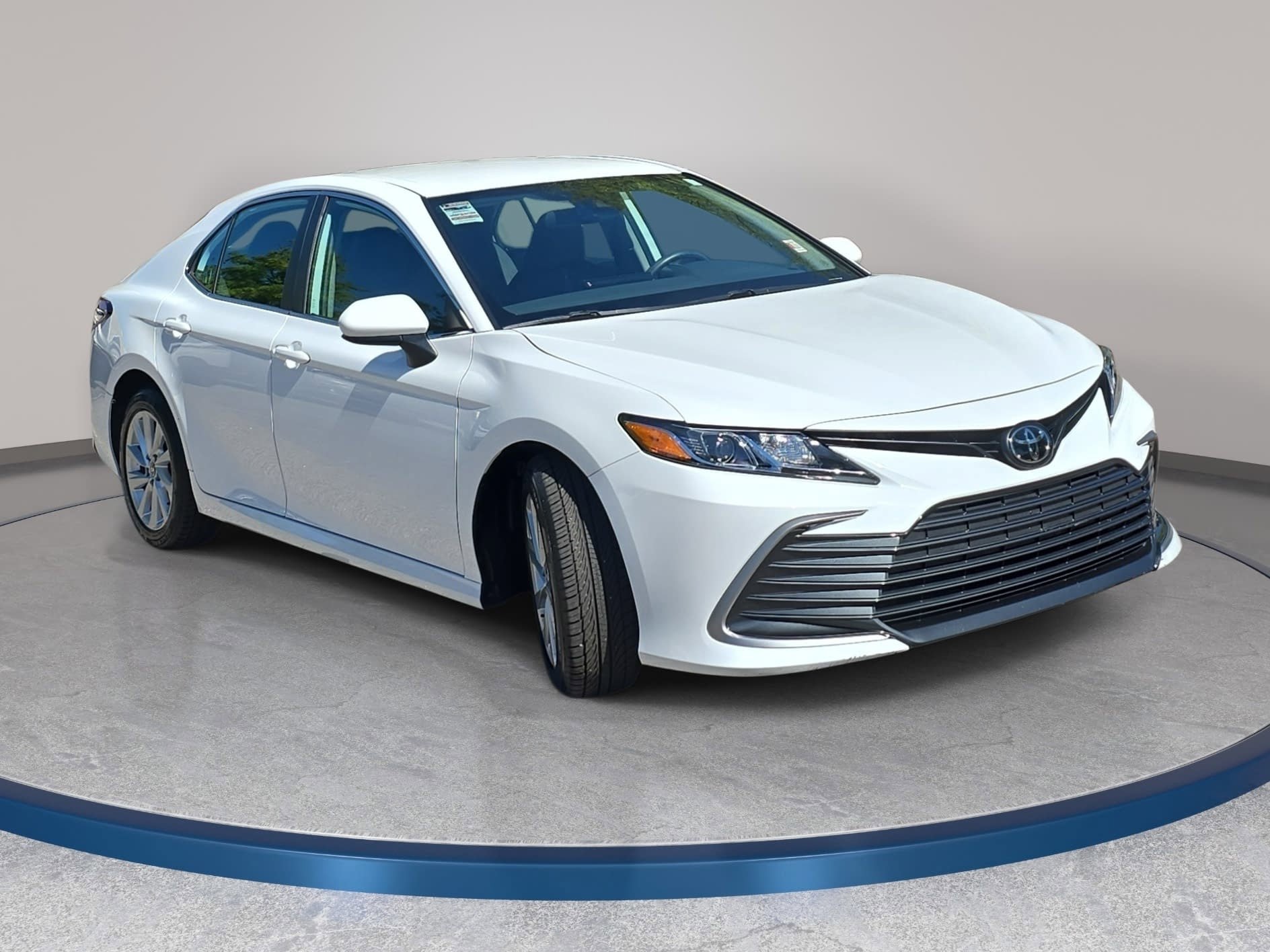 Used 2023 Toyota Camry LE FWD image 3