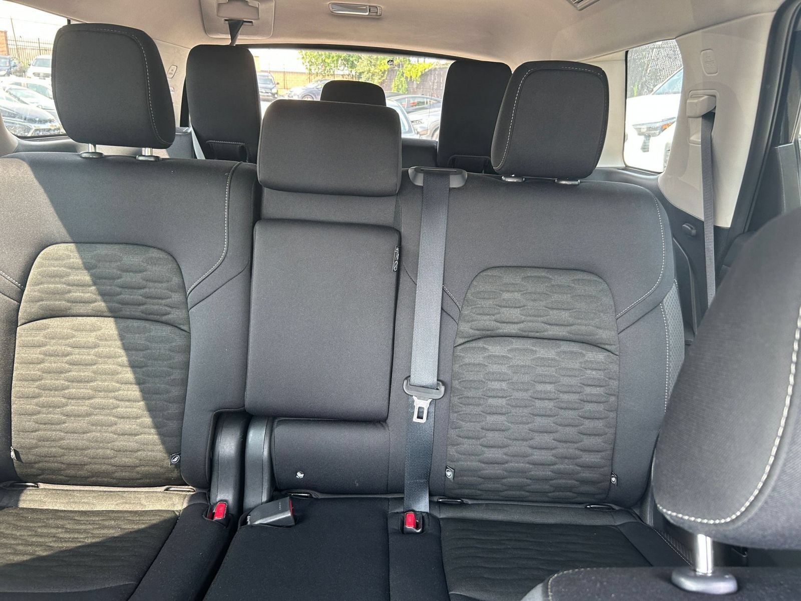 Used 2025 Nissan Pathfinder SV FWD image 33