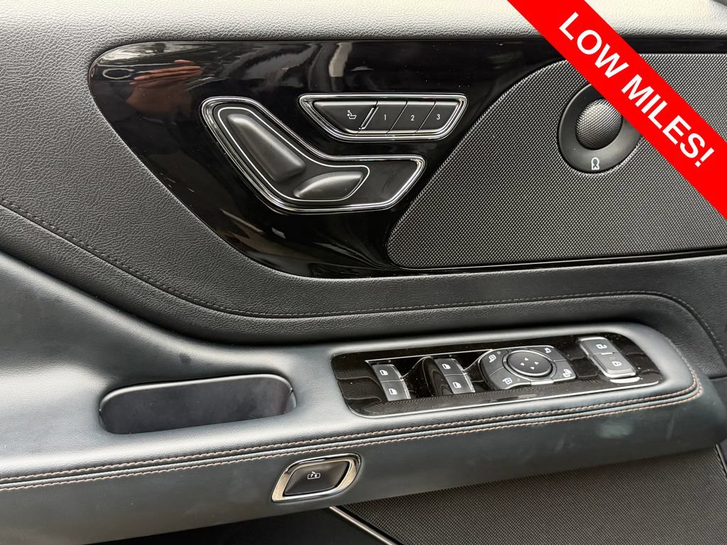 Used 2025 Lincoln Aviator Reserve AWD/4WD image 26