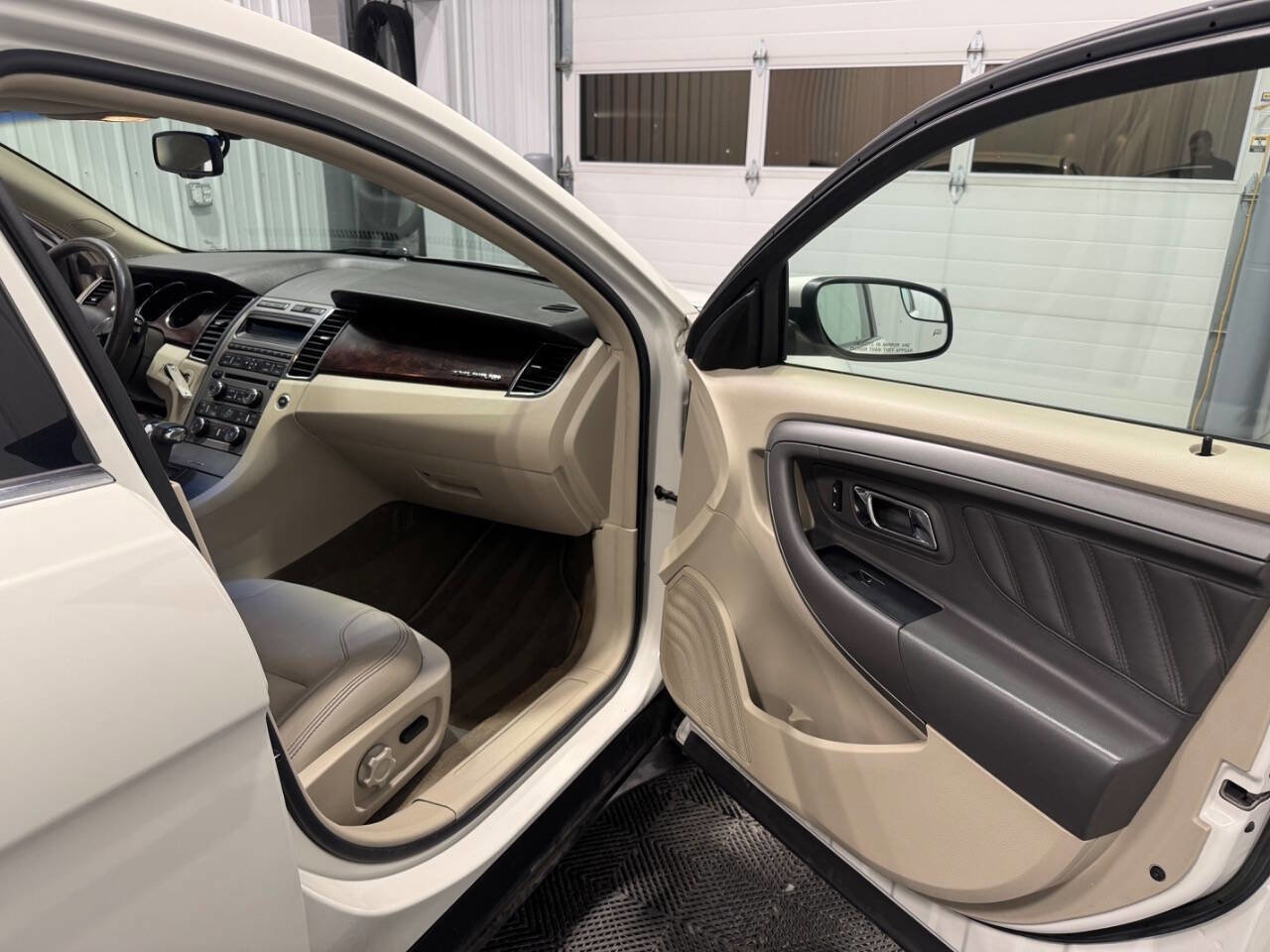 Used 2012 Ford Taurus SEL image 12