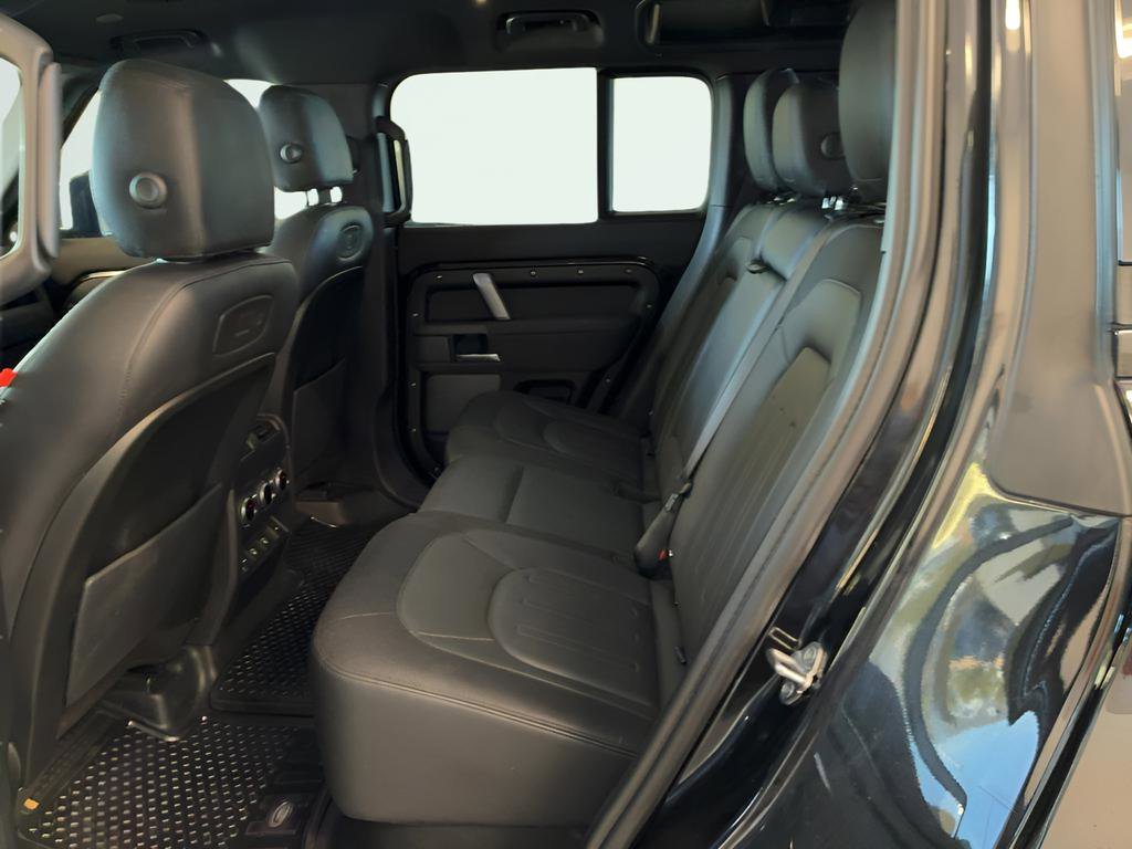 Used 2022 Land Rover Defender 110 X-Dynamic SE image 9