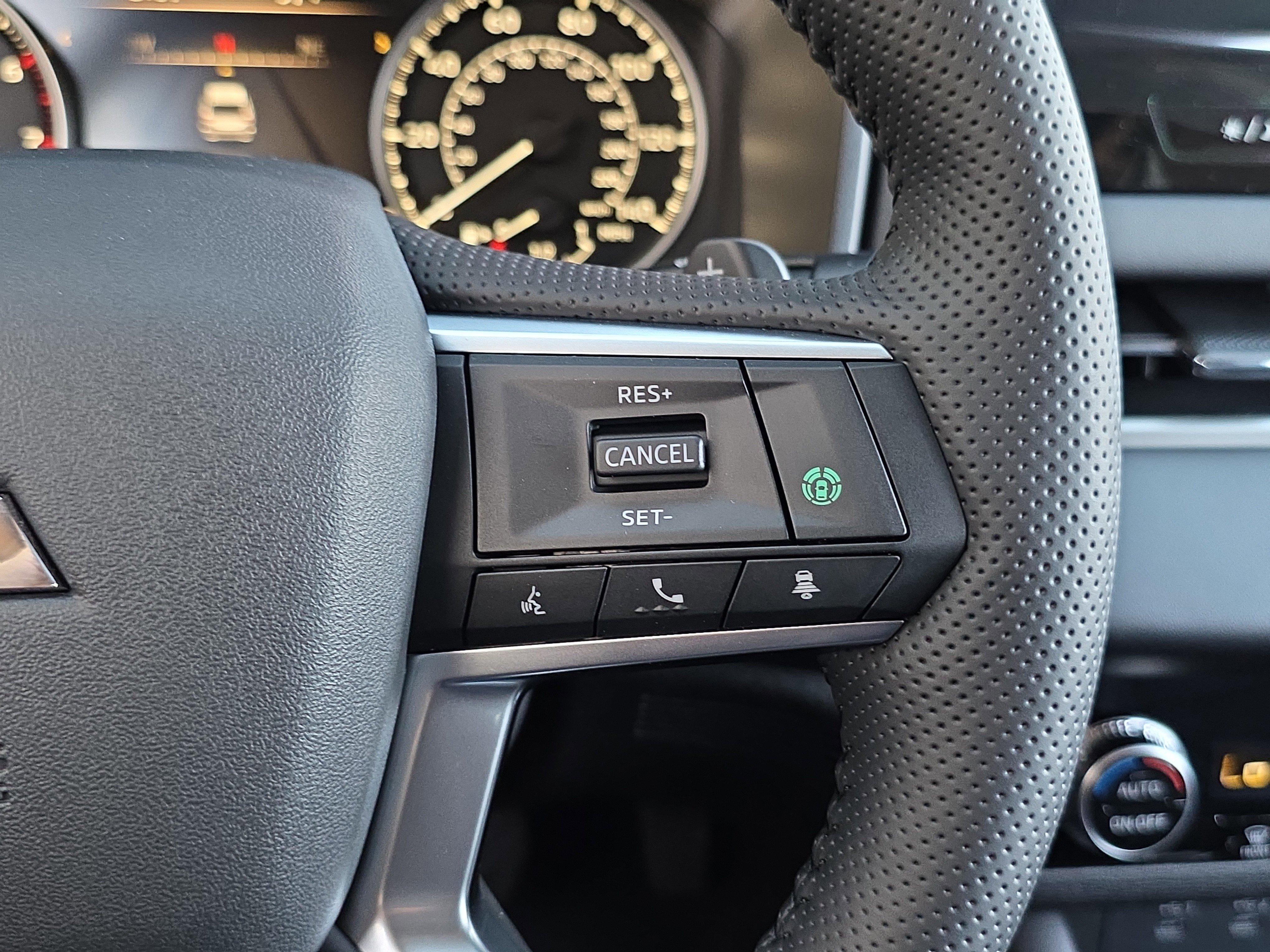 New 2026 Mitsubishi Outlander SE image 14