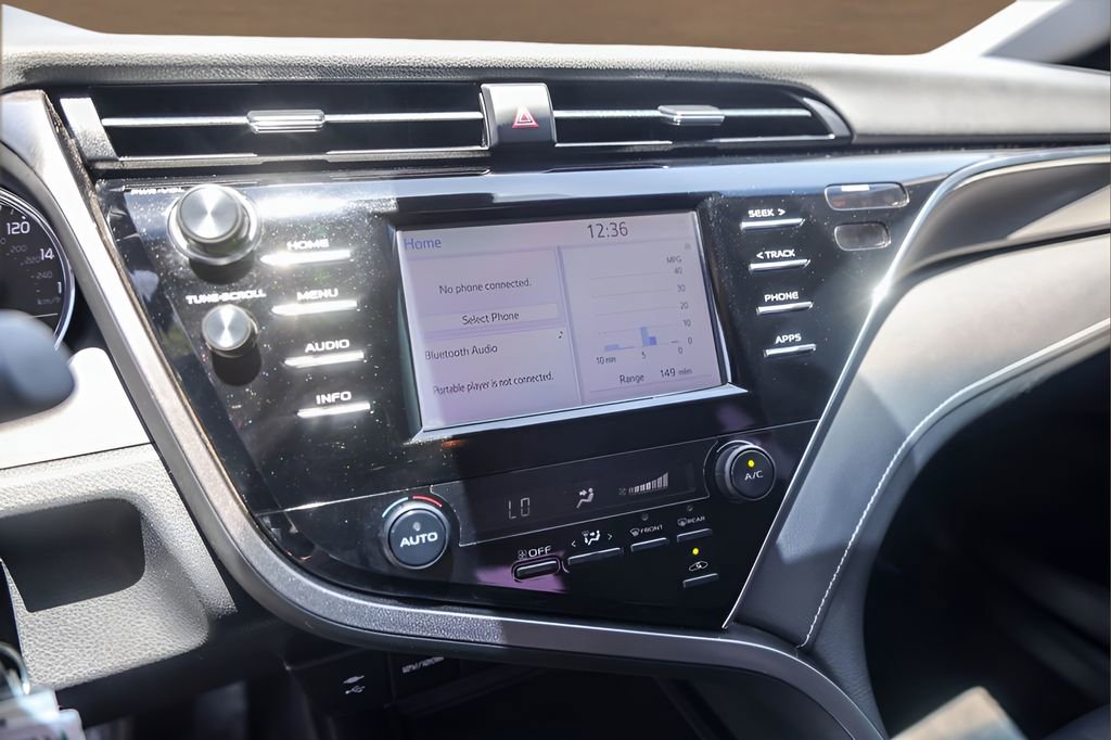 Used 2018 Toyota Camry SE FWD image 16