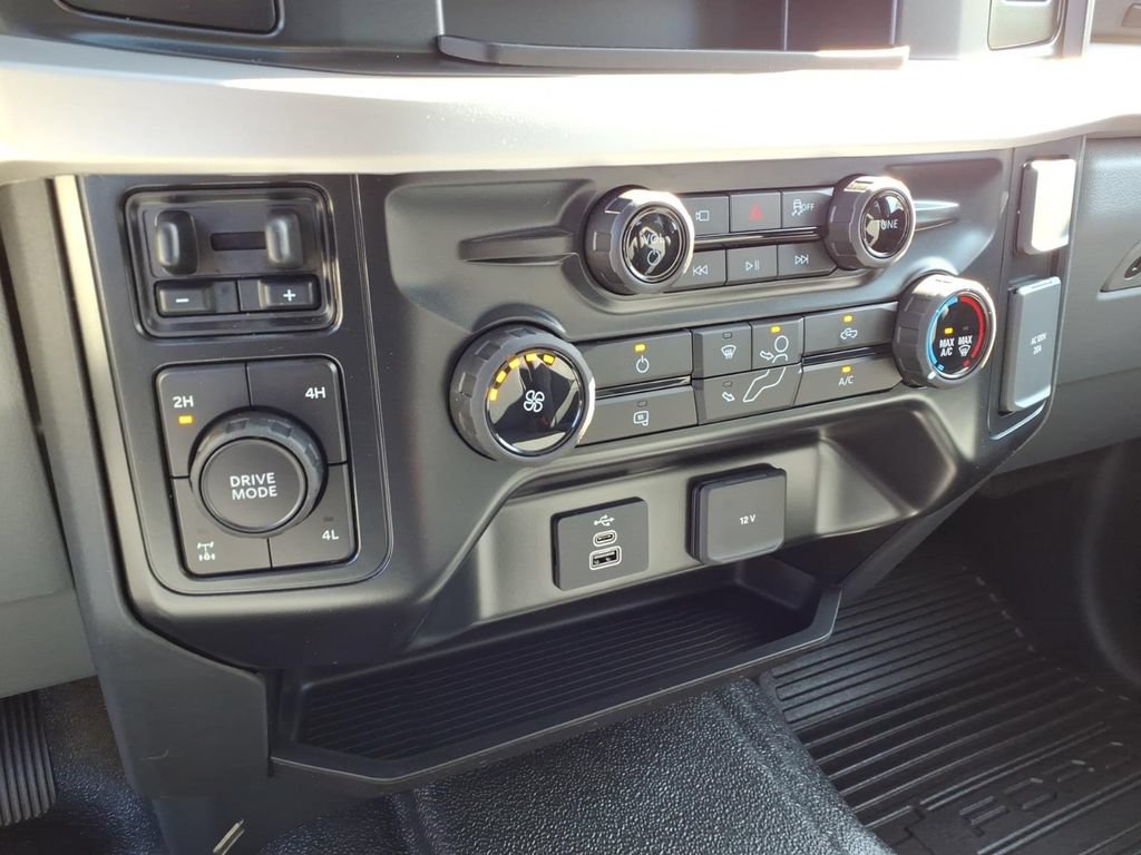 New 2027 Ford F350 XLT w/ 360-Degree Camera Package AWD/4WD image 22
