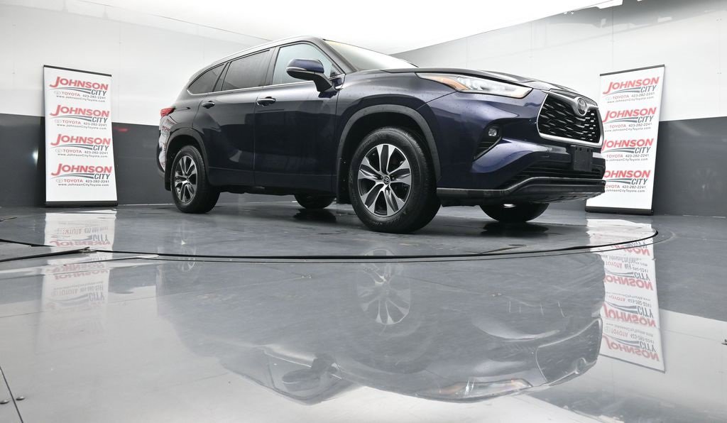 Used 2020 Toyota Highlander XLE image 35