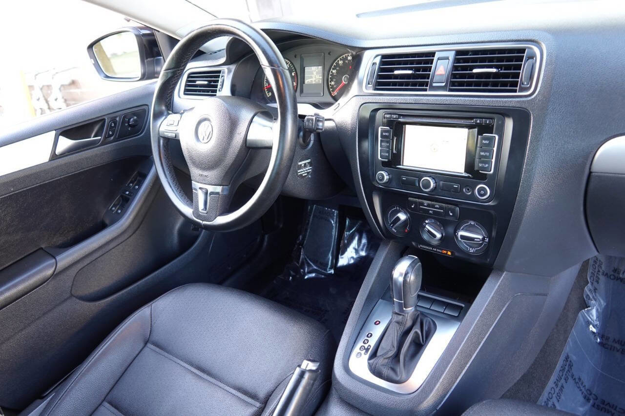 Used 2011 Volkswagen Jetta SEL FWD image 45