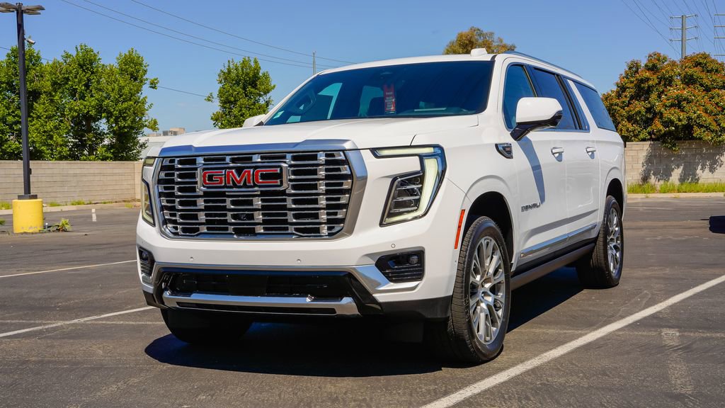 New 2026 GMC Yukon XL Denali w/ Denali Reserve Package AWD/4WD image 2