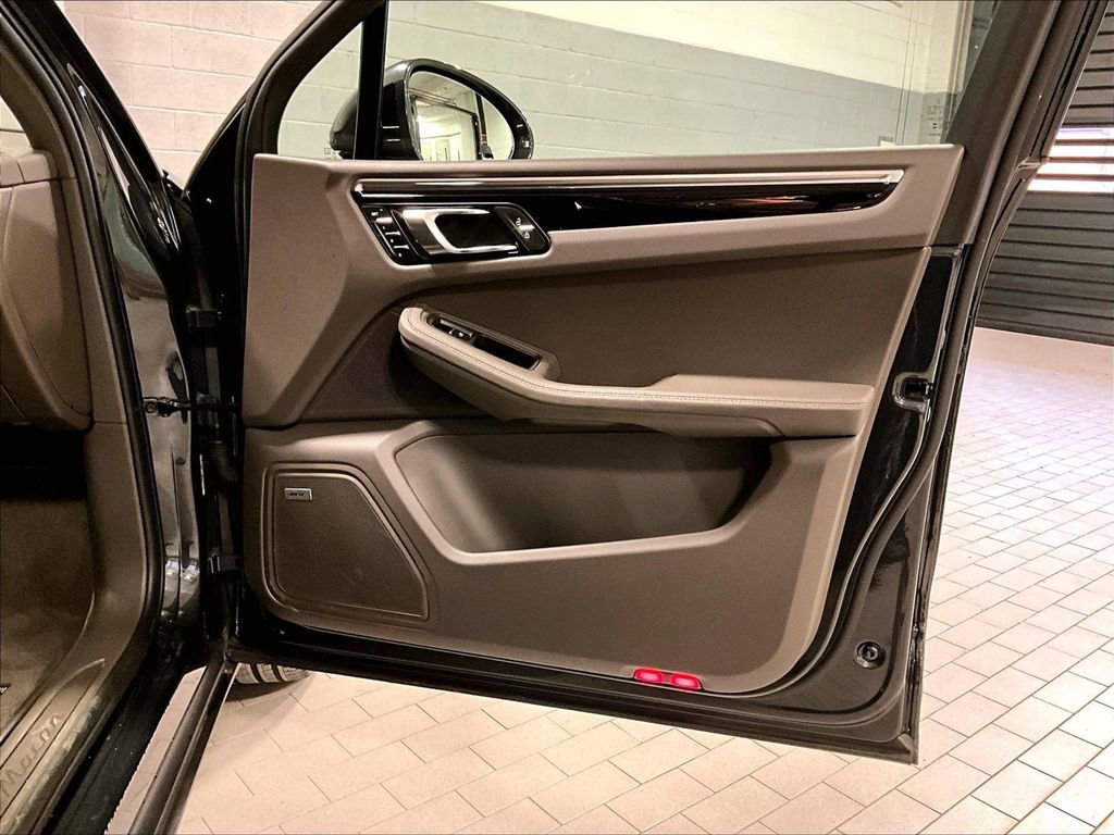 Certified 2024 Porsche Macan image 29