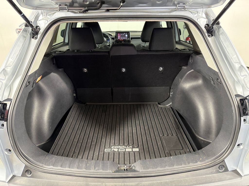 Used 2022 Toyota Corolla Cross LE w/ Moonroof Package FWD image 19