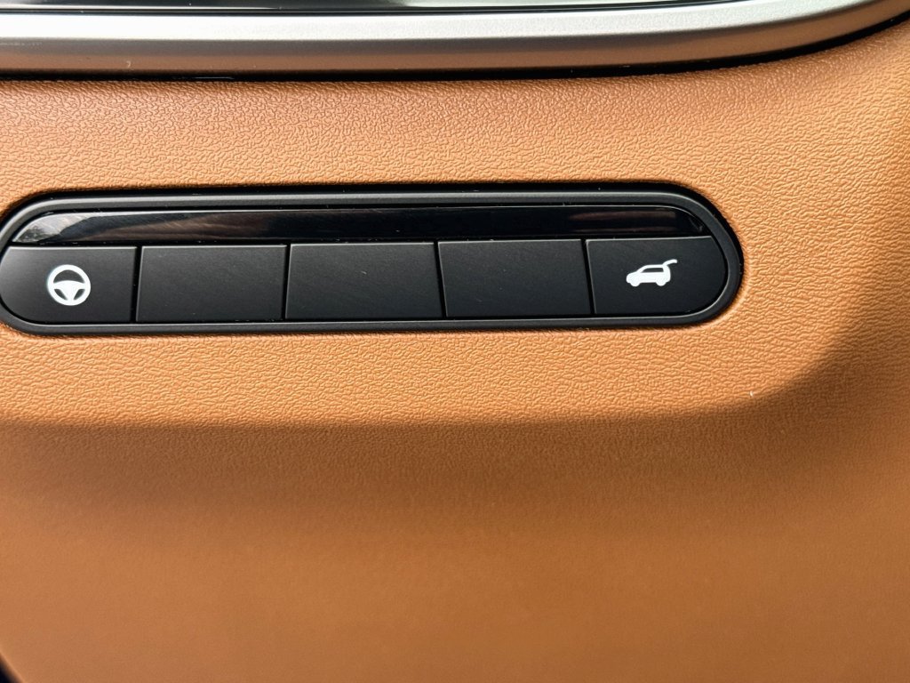 Used 2023 INFINITI QX60 Sensory w/ Cargo Package AWD/4WD image 11