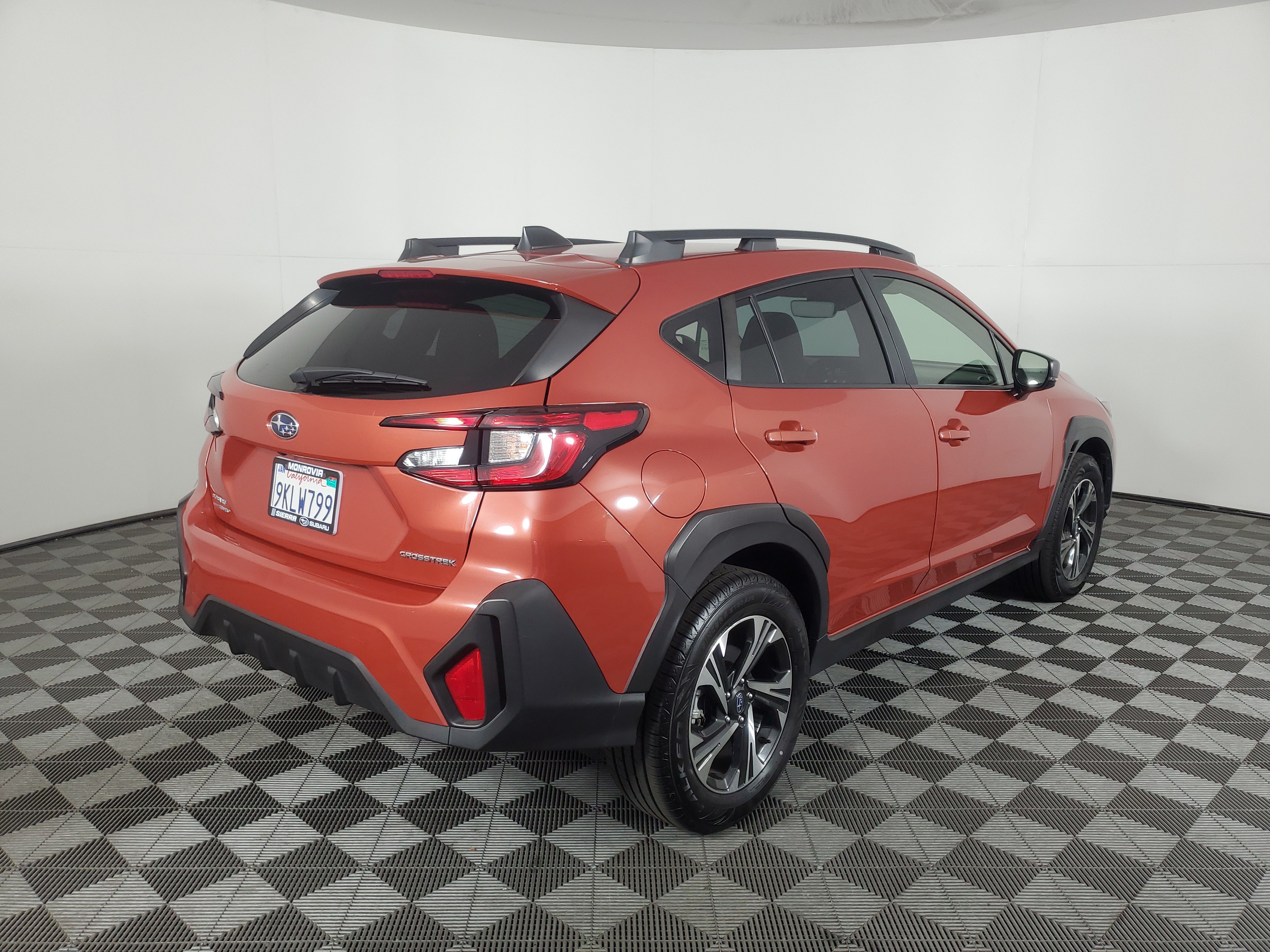 Used 2024 Subaru Crosstrek 2.0i Premium w/ Crosstrek Mirror Package AWD/4WD image 4