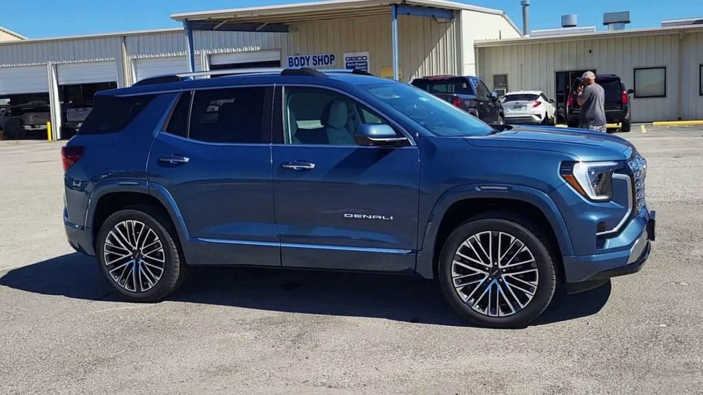 New 2026 GMC Terrain Denali w/ LPO, Black Badging Package image 9