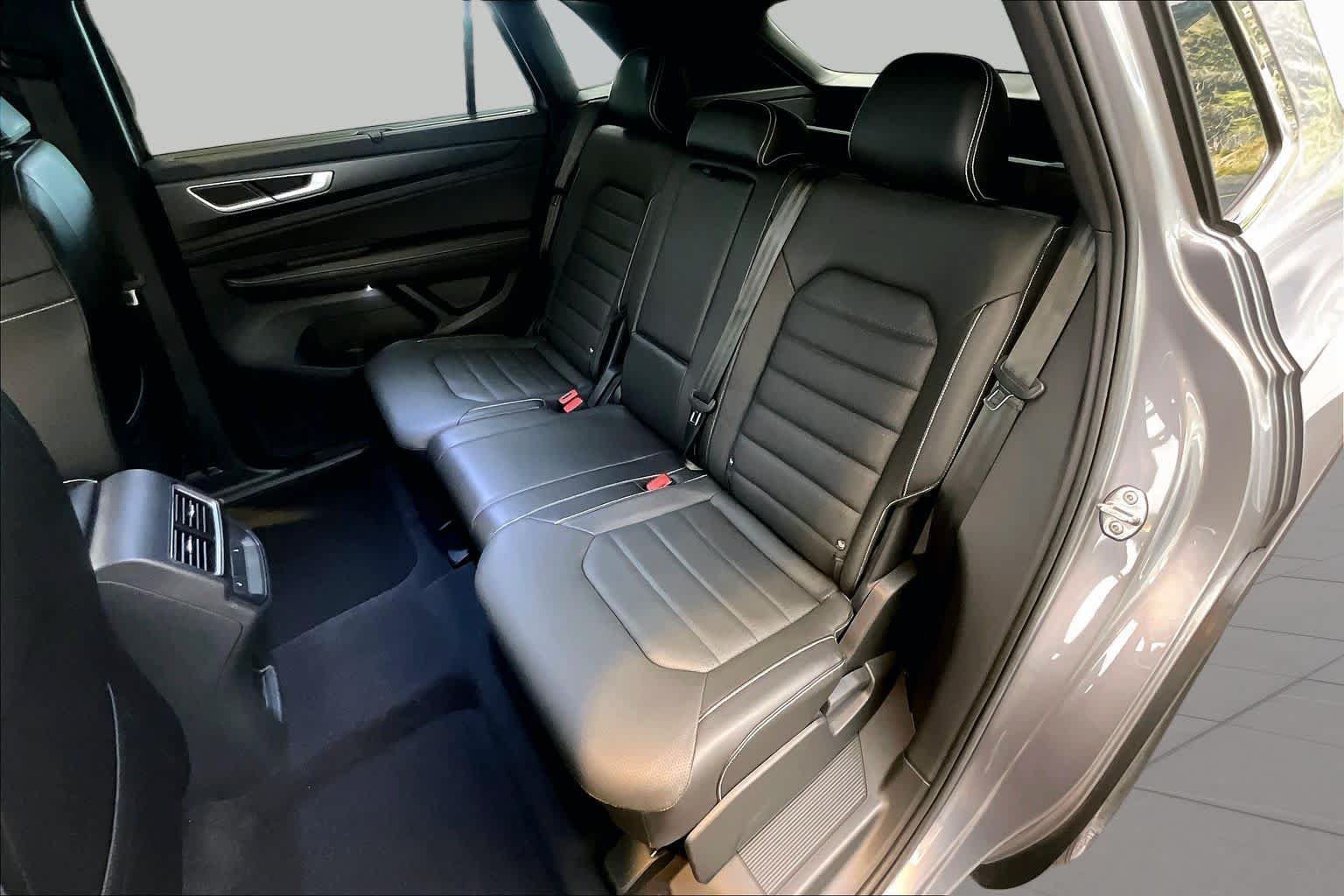 Used 2024 Volkswagen Atlas Cross Sport SEL R-Line AWD/4WD image 21