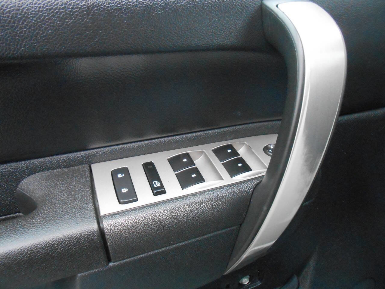 Used 2011 Chevrolet Silverado 3500 LT AWD/4WD image 18