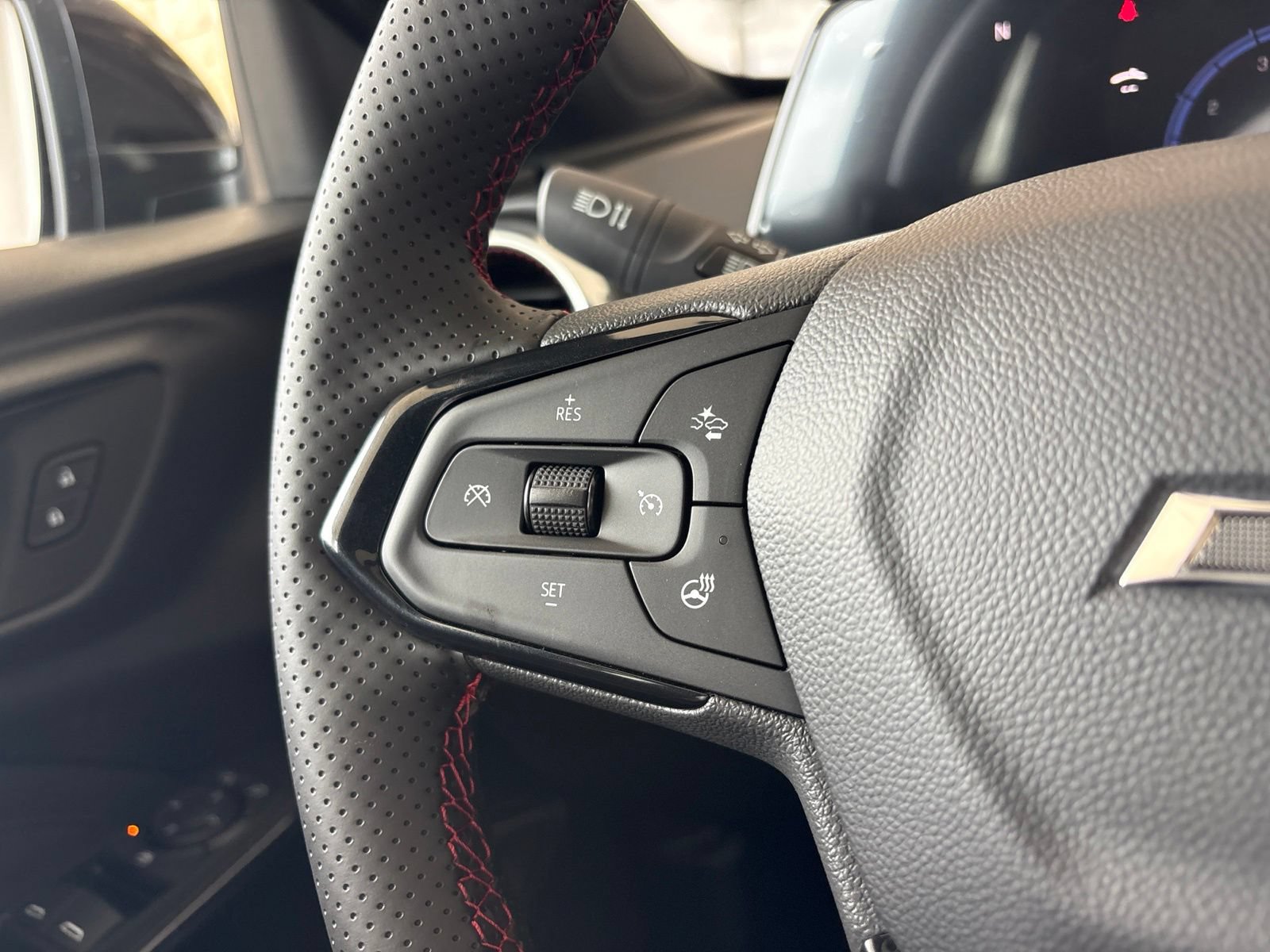 New 2026 Chevrolet Trax RS w/ Sunroof Package FWD image 29