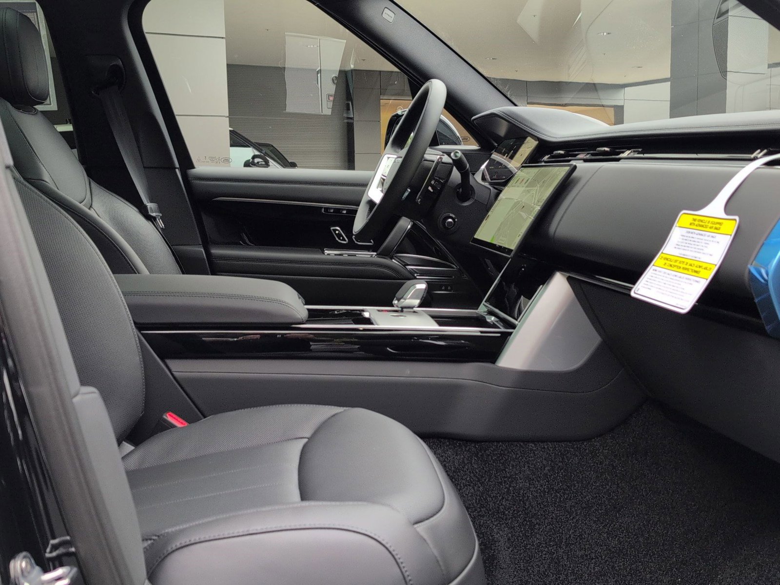 New 2025 Land Rover Range Rover SE image 31