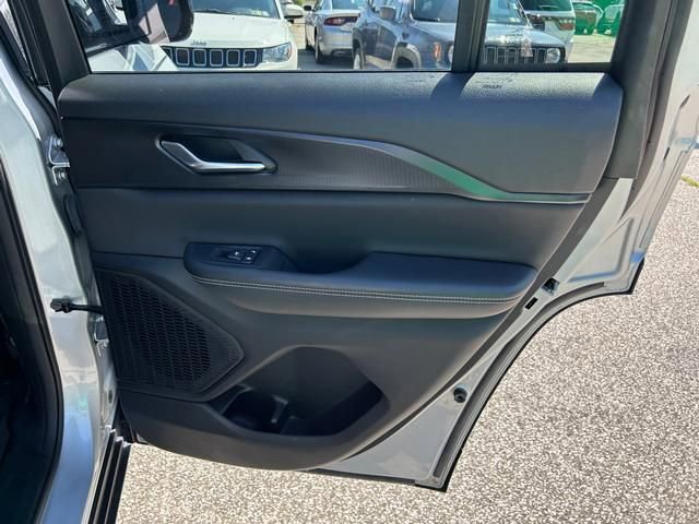 Used 2023 Jeep Grand Cherokee Altitude image 27