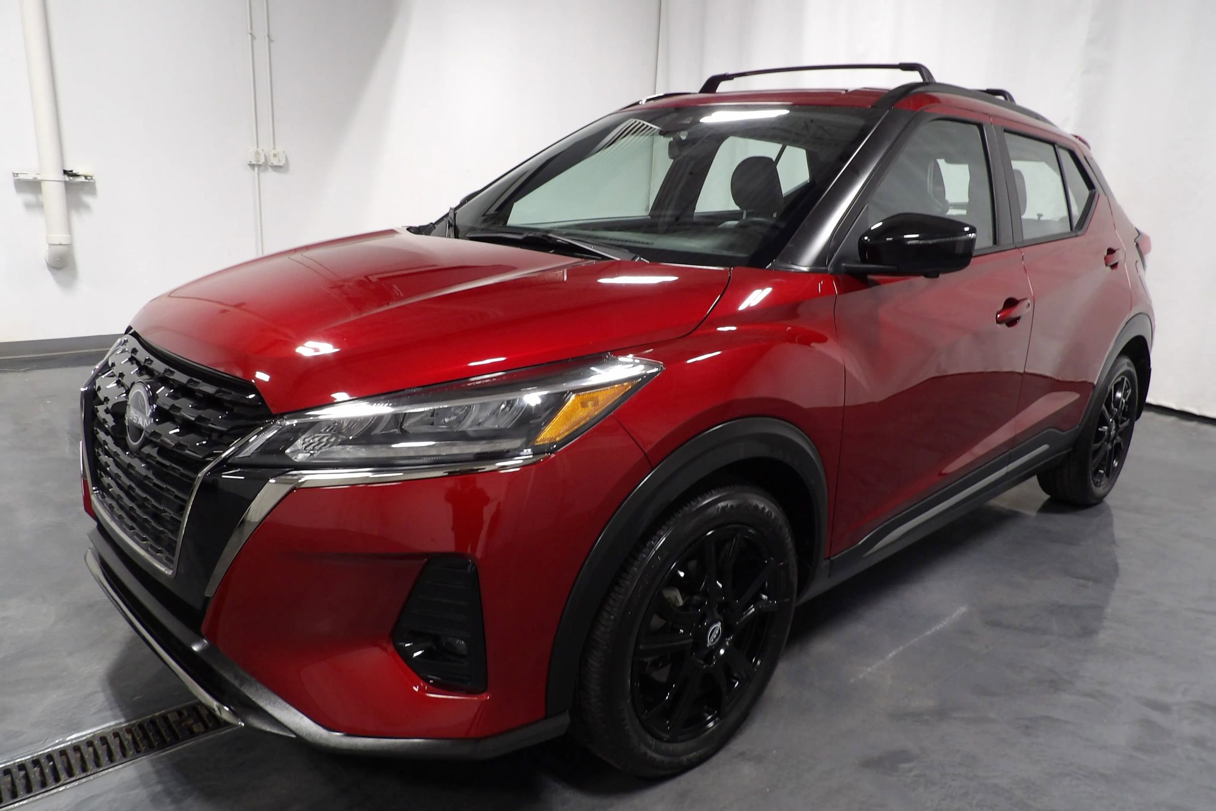 Used 2024 Nissan Kicks SR w/ SR Premium Package image 4