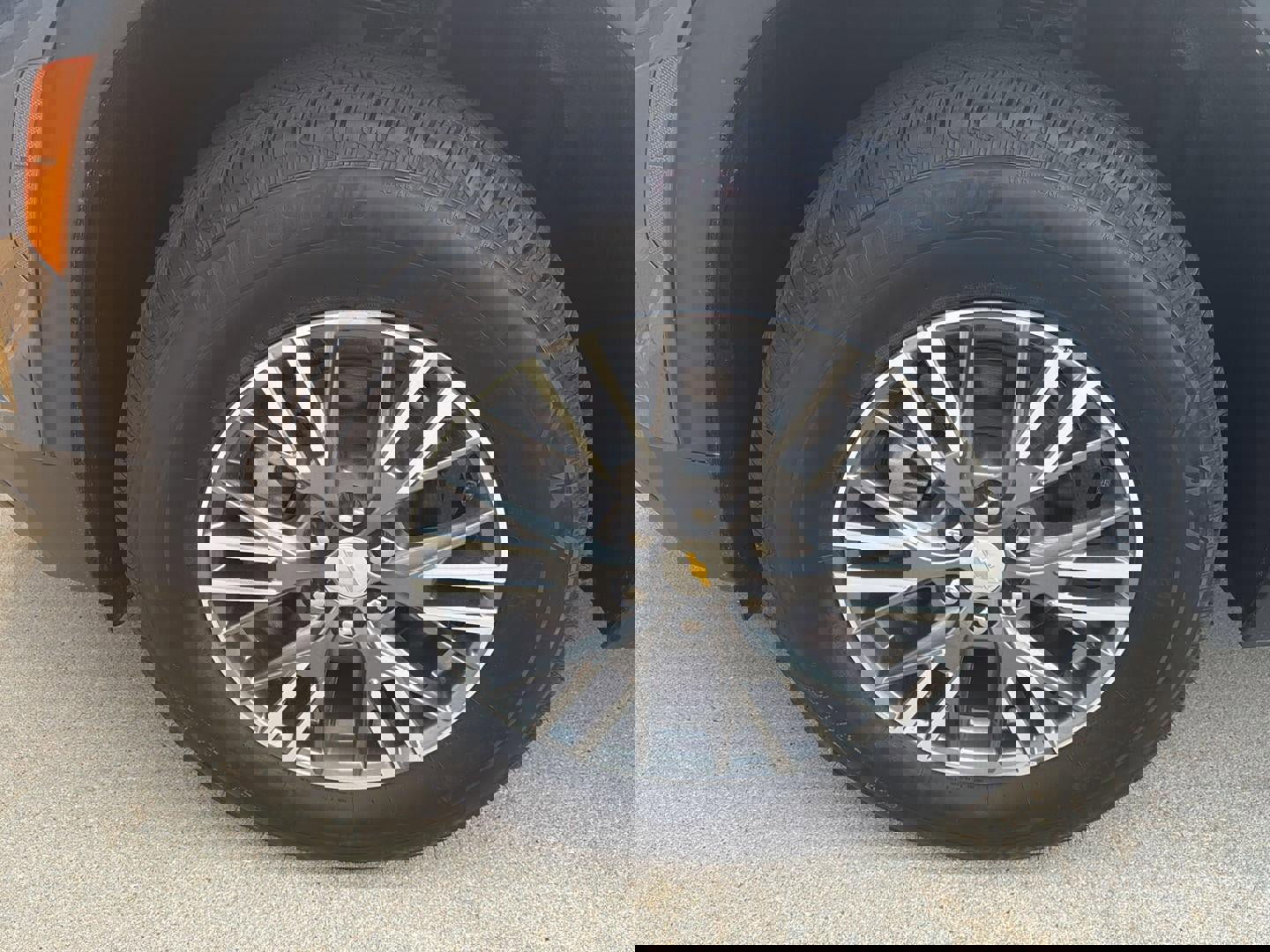 Used 2025 Chevrolet Traverse LT image 10