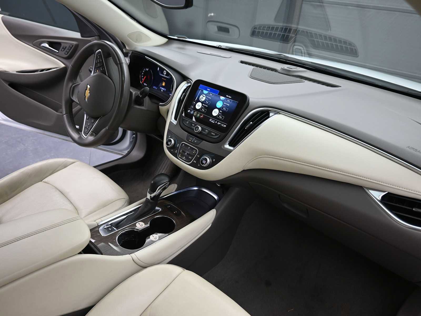 Used 2024 Chevrolet Malibu LT image 28