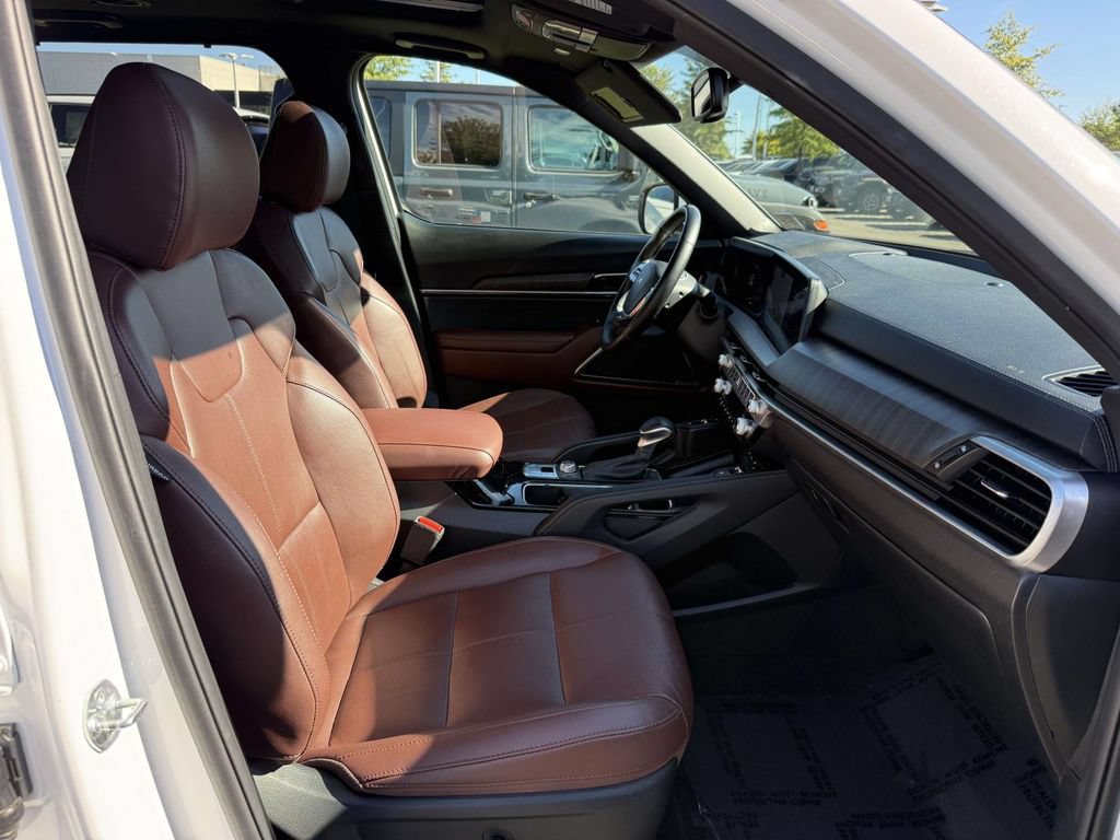 Used 2024 Kia Telluride EX w/ EX Captain's Chair Package AWD/4WD image 15