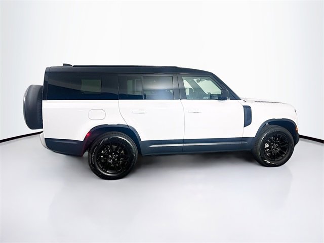 Used 2025 Land Rover Defender 130 S image 4