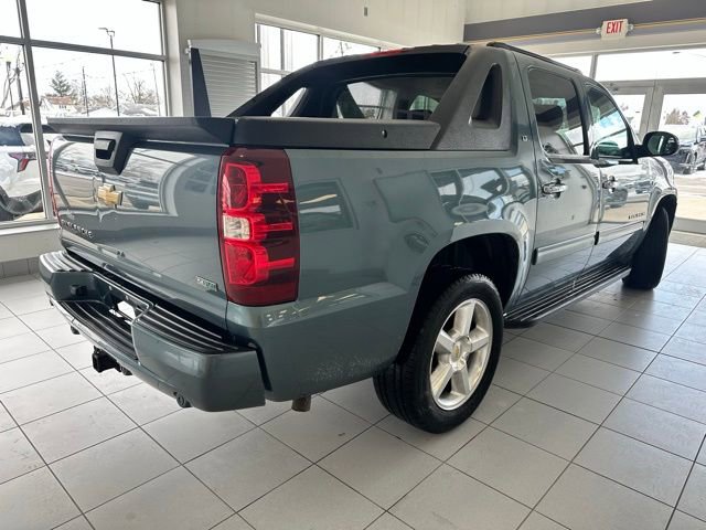 Used 2010 Chevrolet Avalanche LT image 4