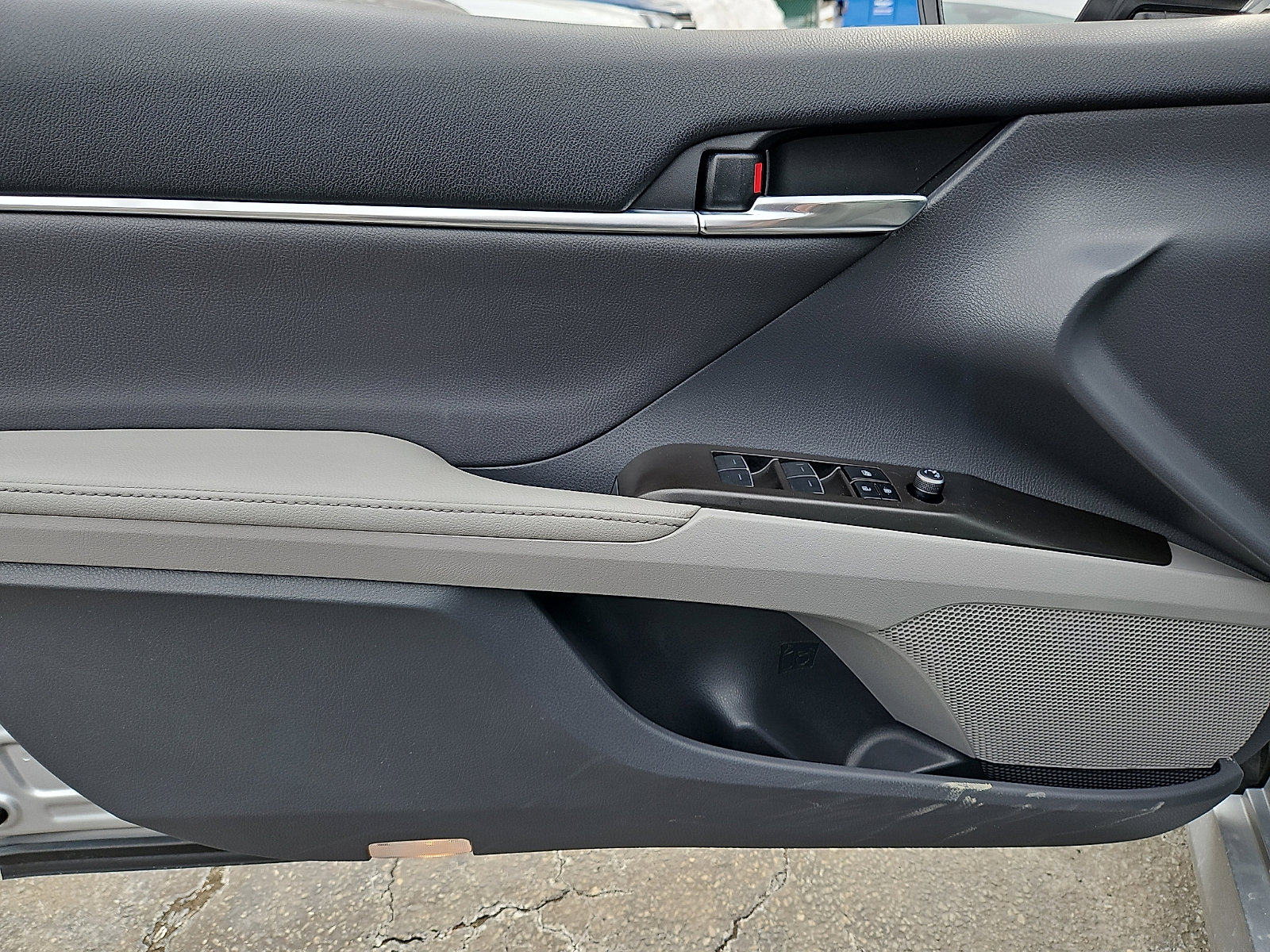 Used 2023 Toyota Camry XLE w/ Cold Weather Package image 13