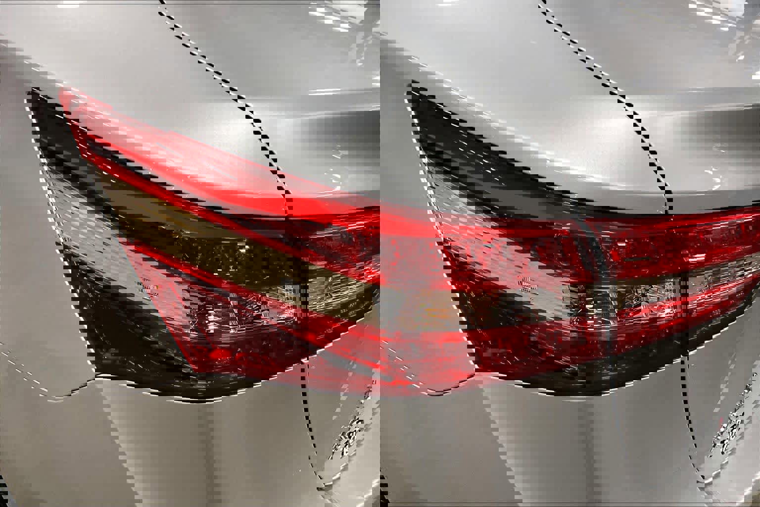 Used 2013 Toyota Avalon Limited image 26