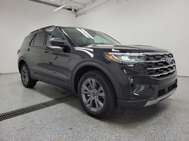 New 2026 Ford Explorer Active w/ Active Comfort Package AWD/4WD image 2