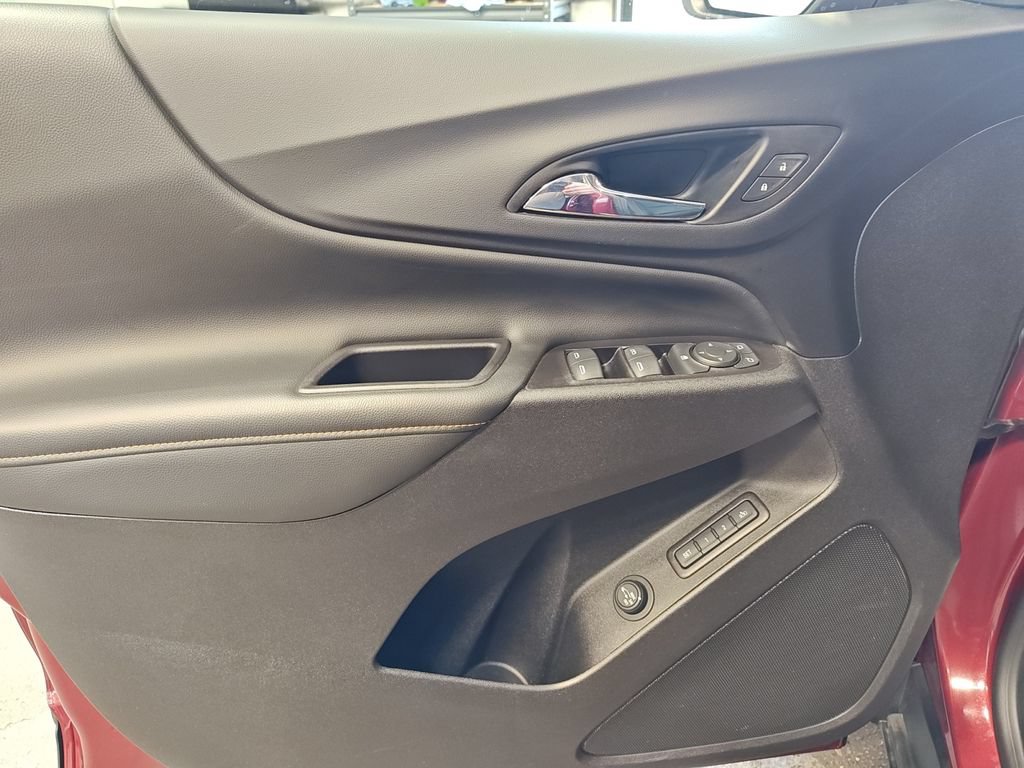 Used 2020 Chevrolet Equinox Premier AWD/4WD image 16