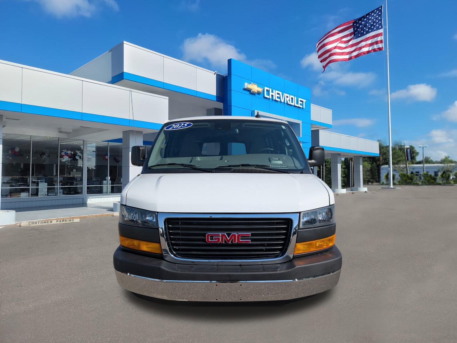 Used 2025 GMC Savana 3500 LT w/ LT Preferred Equipment Group image 2