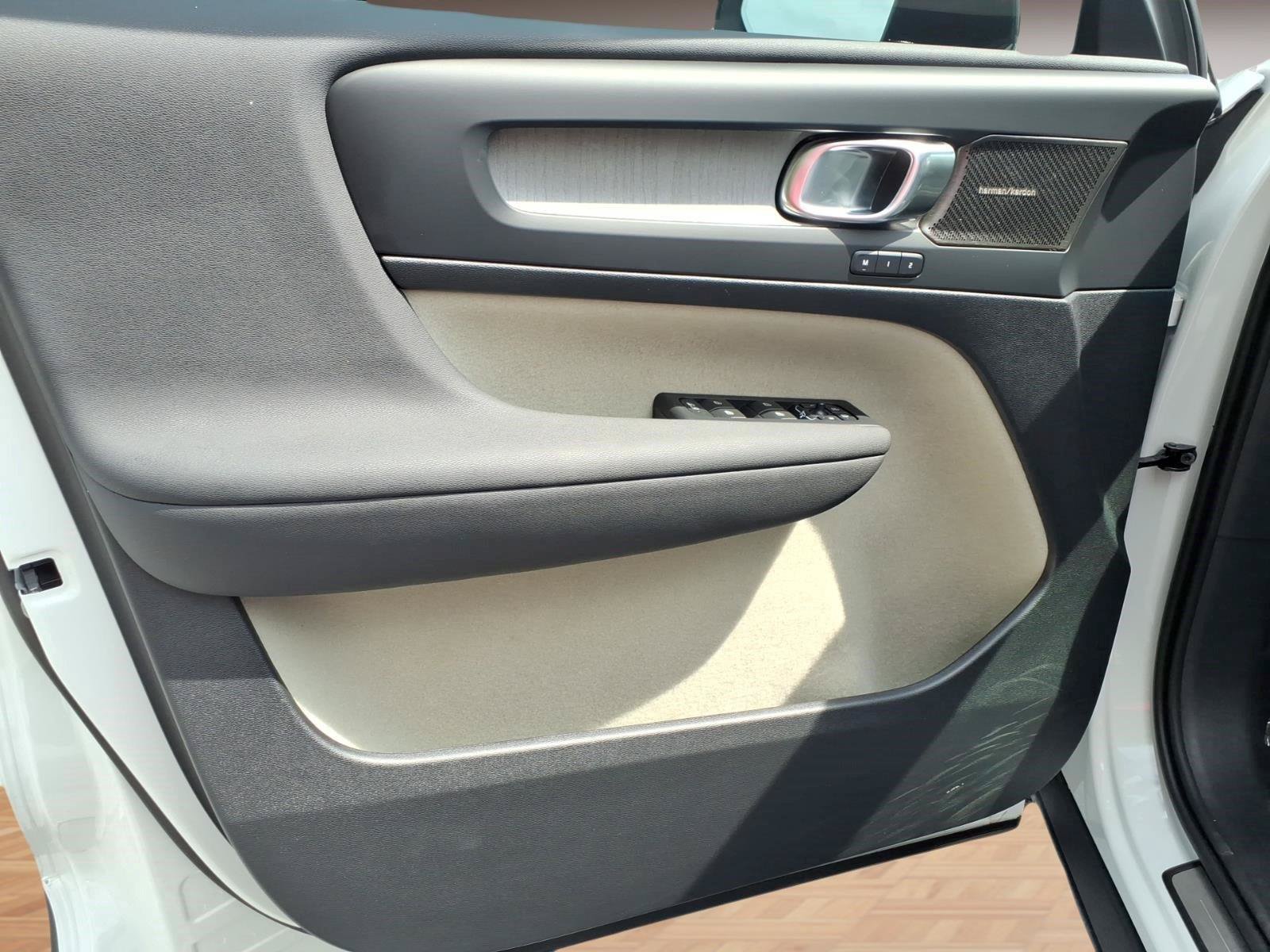 Used 2024 Volvo XC40 B5 Ultimate w/ Protection Package Premier AWD/4WD image 20