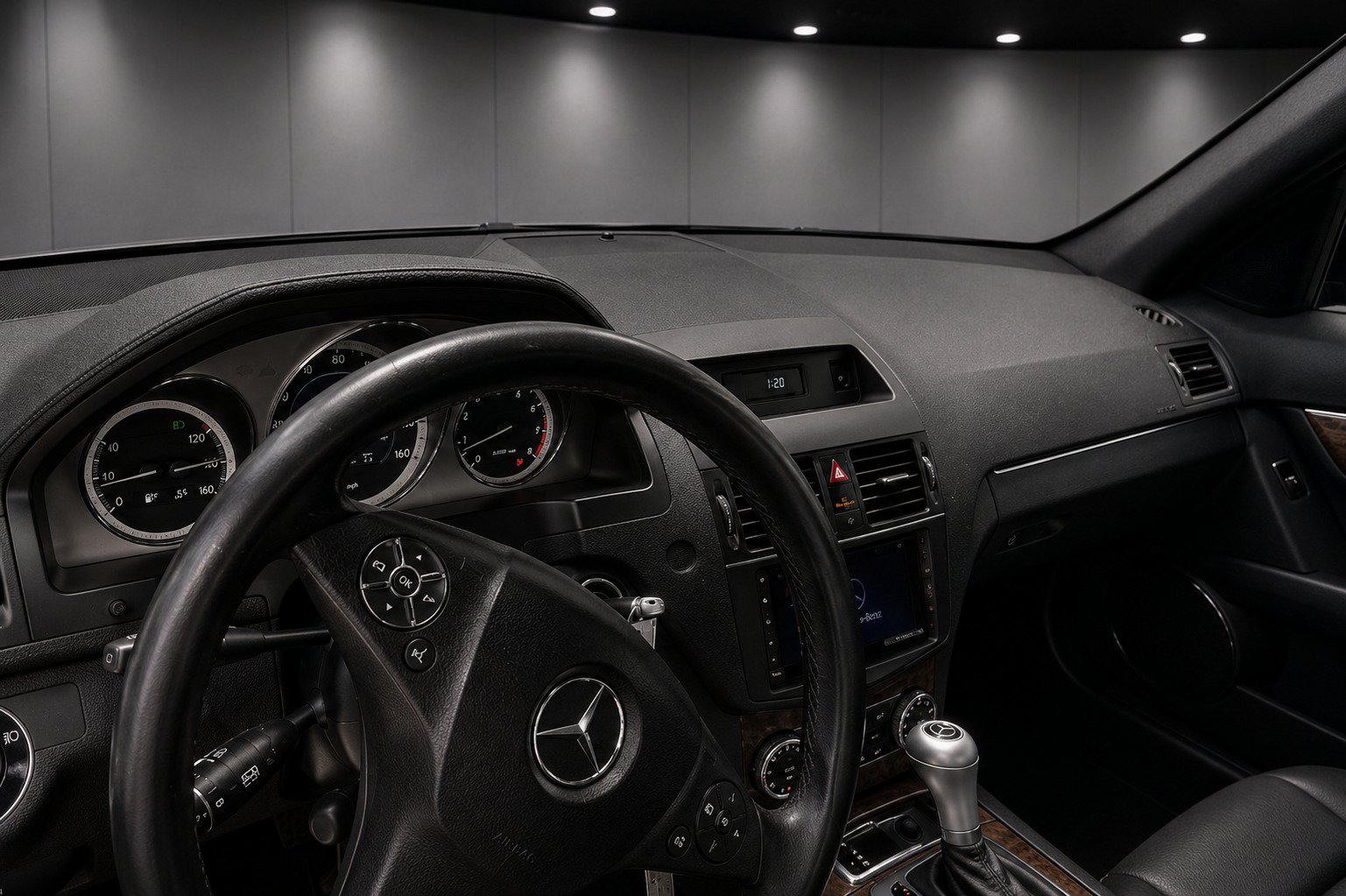 Used 2009 Mercedes-Benz C 350 Sport image 11