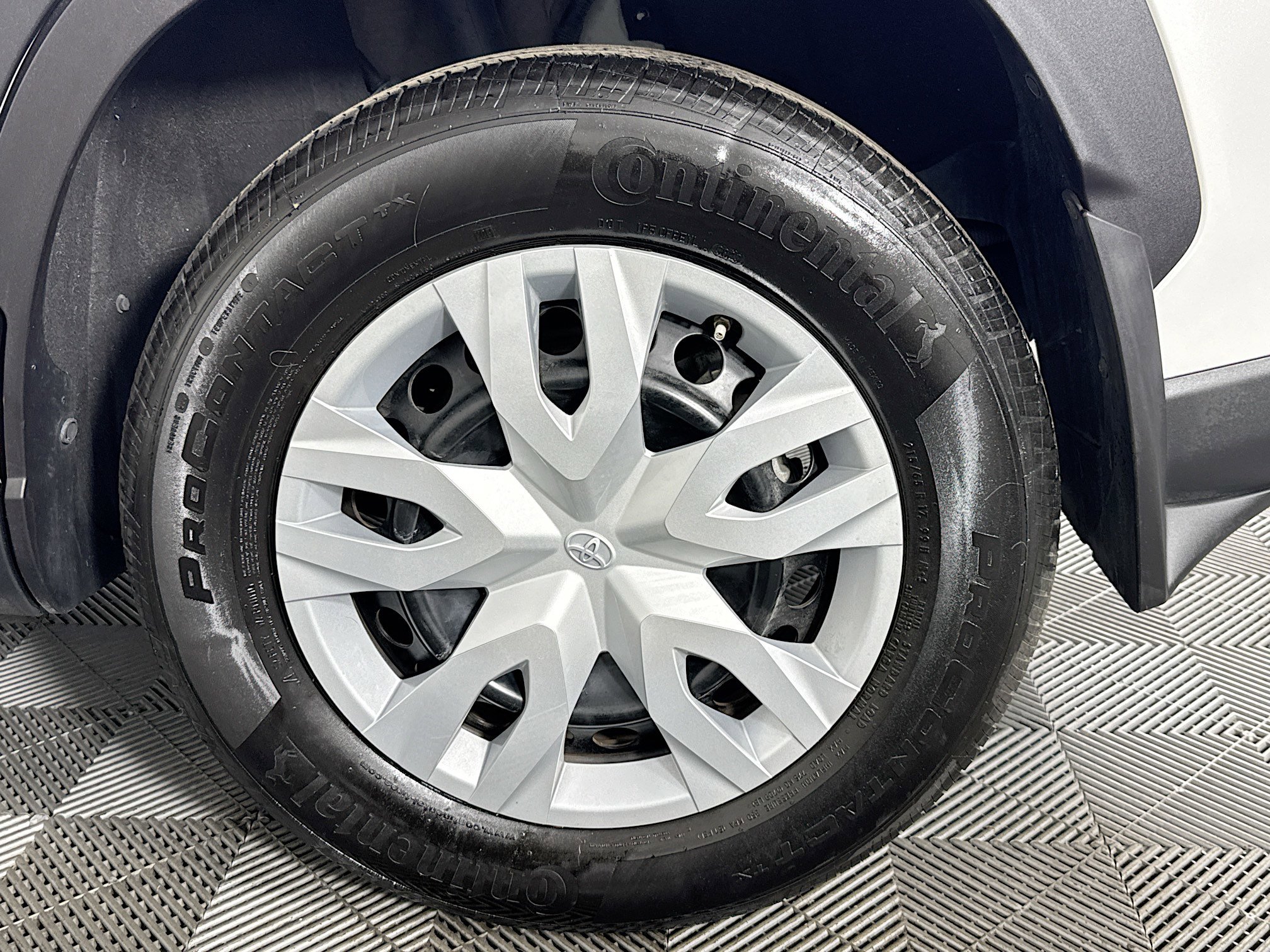 Used 2022 Toyota Corolla Cross L image 35