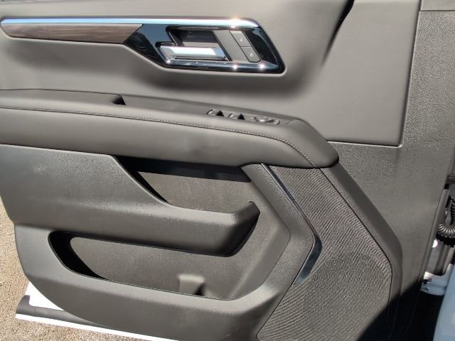 New 2026 Chevrolet Suburban LS image 15